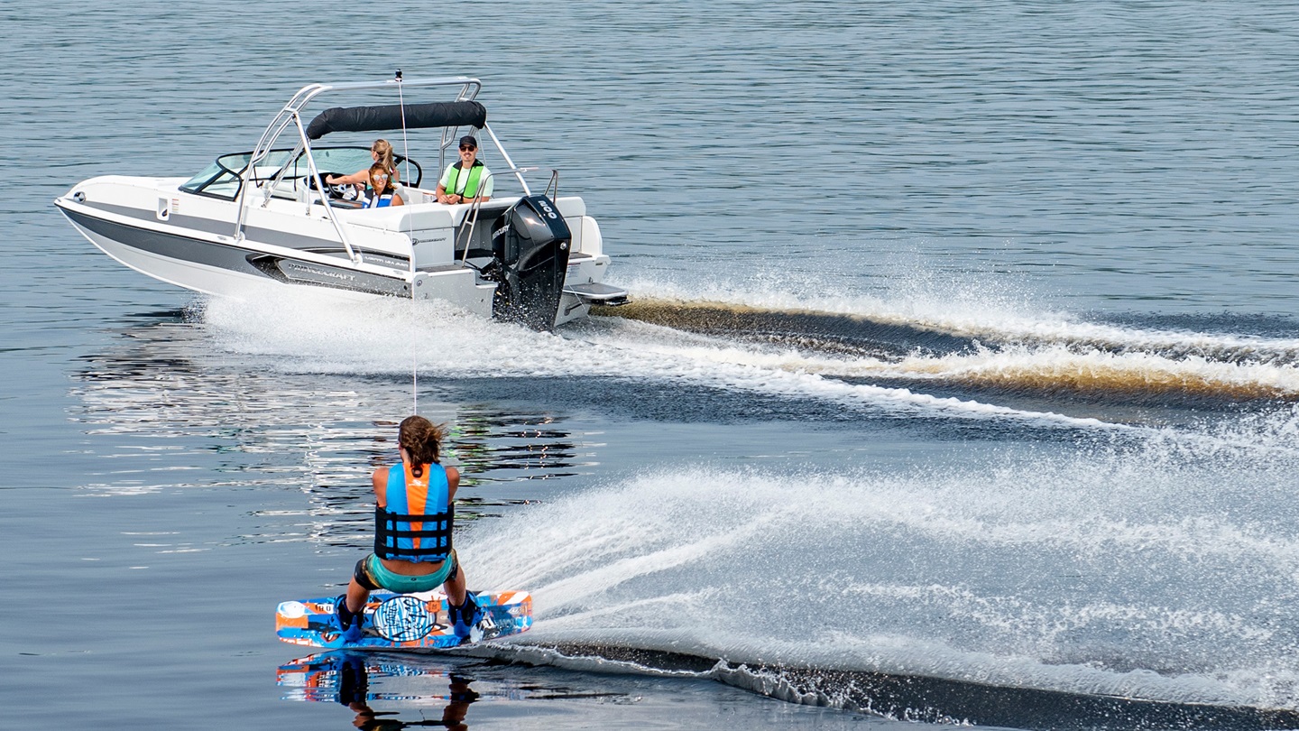 Deck Boats Princecraft®